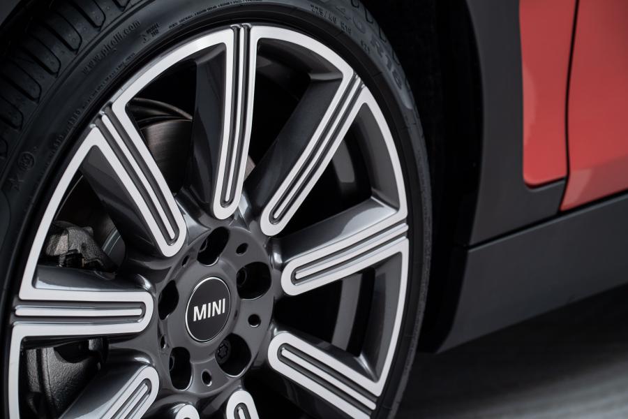 Колеса Mini Cooper S Clubman (F54) 2019 года  (WW) (фото 44 из 150)